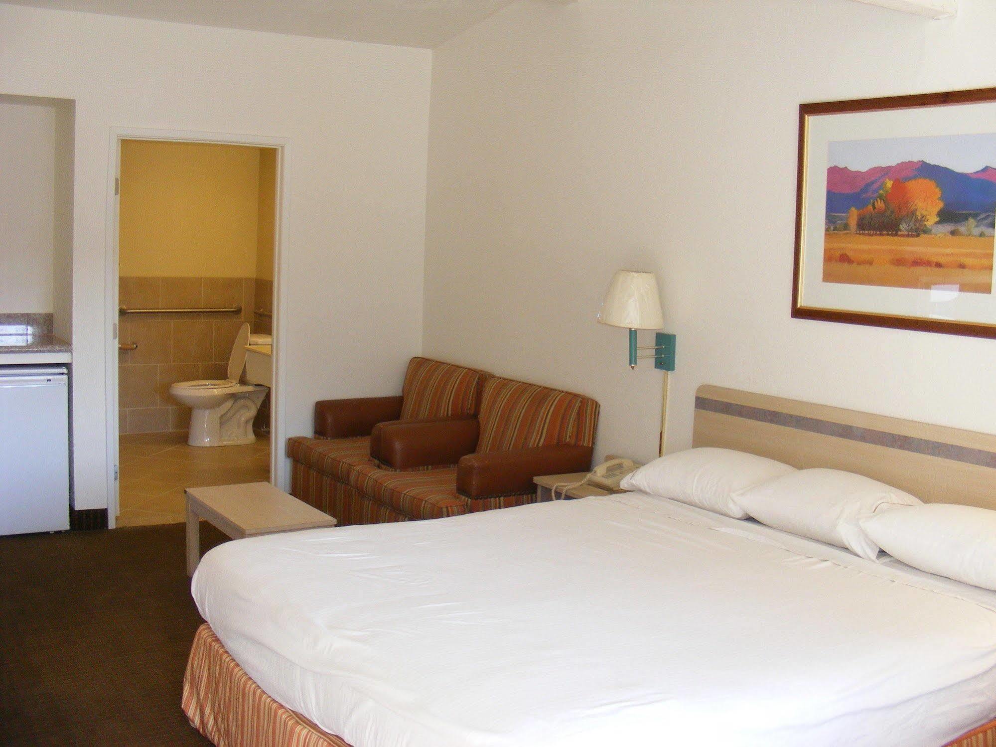 Travelodge By Wyndham Hotel 2*